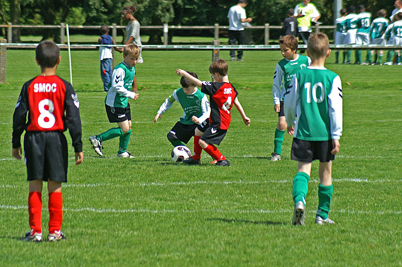 PICT9360.JPG - Thibault se bas comme le petit diable qu'il est.