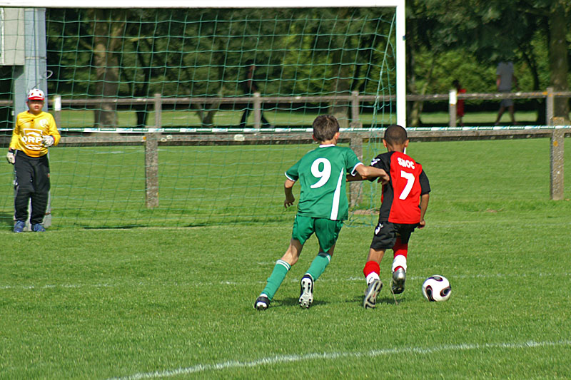PICT9518.JPG - Toujours Axel, qui intercepte et va remettre à son gardien.